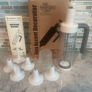 Pampered Chef Easy Accent Decorator